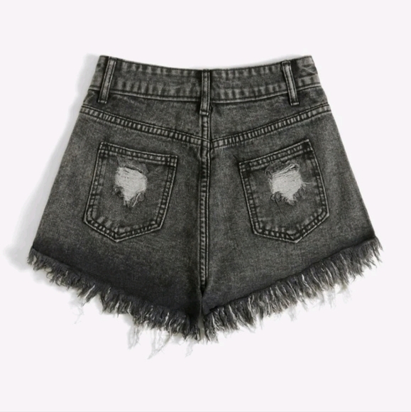 Women's black distressed shorts - Picture 5 of 5